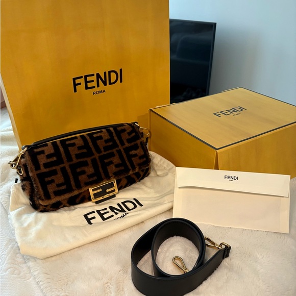 Fendi Baguette NM Bag Zucca Shearling Medium - Picture 1 of 10